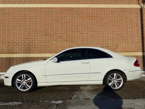 Used 2009 Mercedes-Benz CLK 350 Coupe image 7