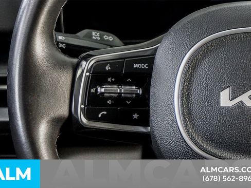 Used 2025 Kia Carnival FWD image 27