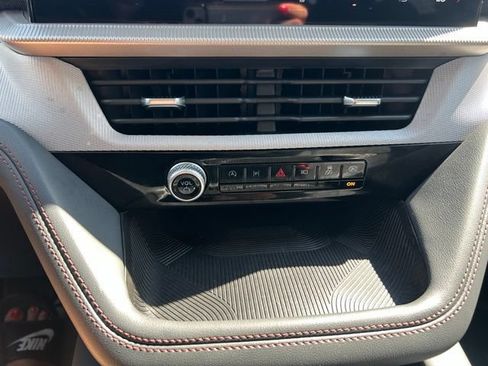 Used 2025 Ford Explorer Active AWD/4WD image 22