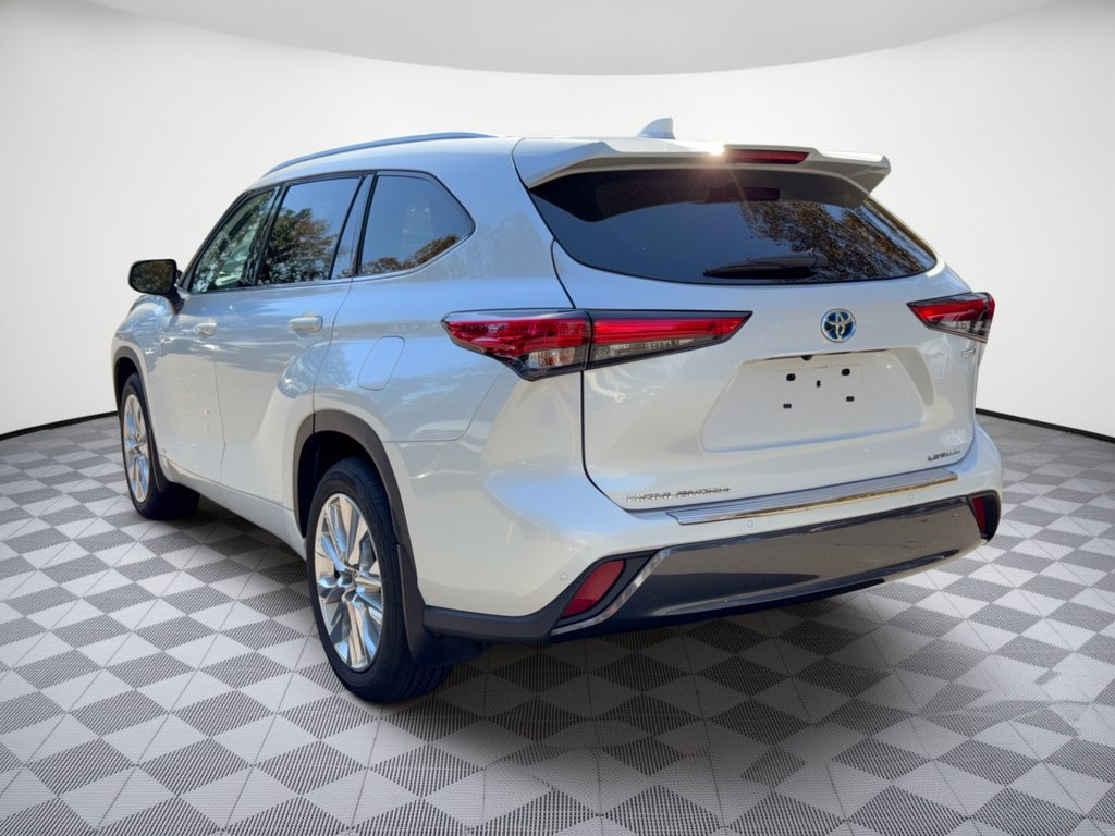 Used 2022 Toyota Highlander Limited AWD/4WD image 3