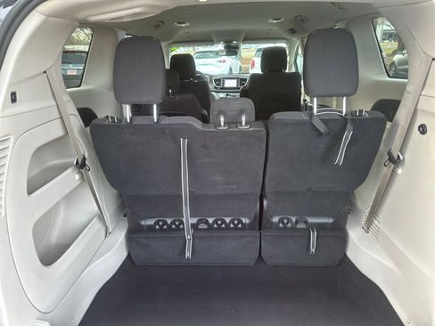 Used 2023 Chrysler Voyager LX image 20