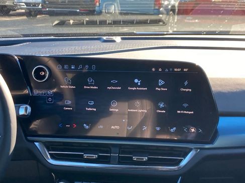 New 2026 Chevrolet Equinox EV LT image 17