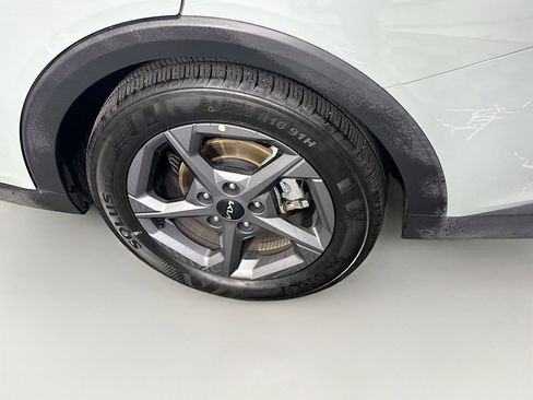 Used 2025 Kia K4 LXS image 11