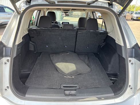 Used 2025 Nissan Rogue SV FWD image 33