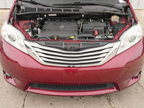 Used 2016 Toyota Sienna XLE image 7