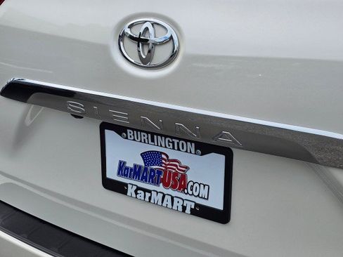 Used 2020 Toyota Sienna Limited FWD image 16