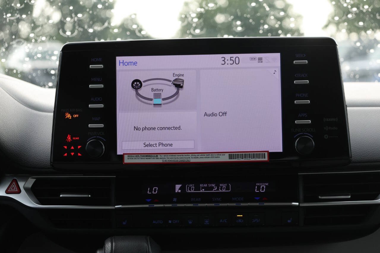 Used 2023 Toyota Sienna XLE FWD image 21