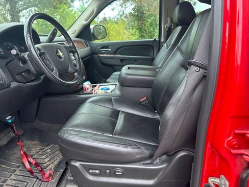 Used 2010 Chevrolet Avalanche LT w/ Luxury Package AWD/4WD image 4