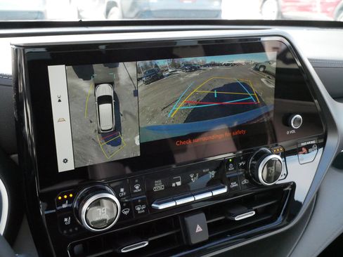 Certified 2025 Toyota Highlander Limited image 29