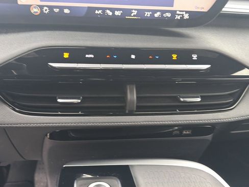 Used 2025 Buick Enclave Sport Touring image 22