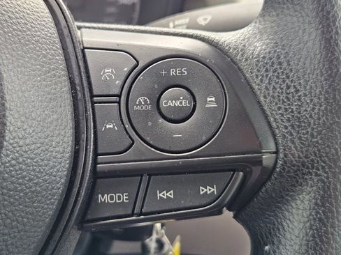 Used 2024 Toyota Corolla Cross L image 11