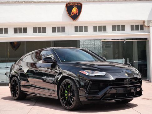 Used 2024 Lamborghini Urus S AWD/4WD image 1
