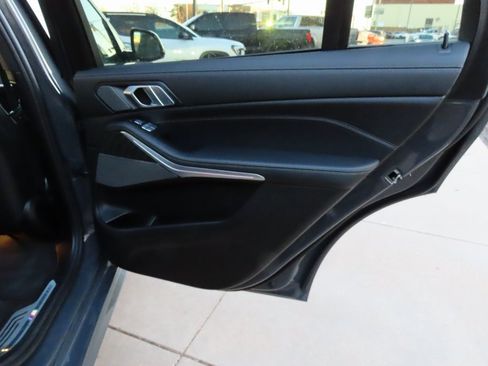 Used 2021 BMW X7 M50i image 13