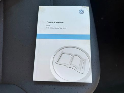 Used 2015 Volkswagen Golf S image 28