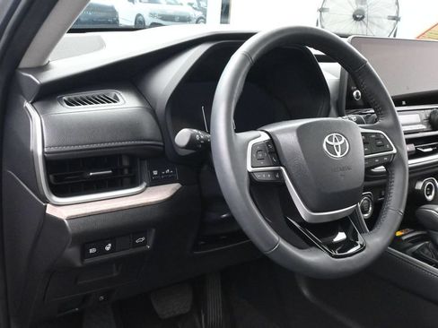 Used 2025 Toyota Grand Highlander AWD image 15