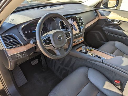 Certified 2024 Volvo XC90 T8 Plus AWD/4WD image 8