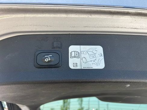 Used 2017 Ford Escape Titanium FWD image 16