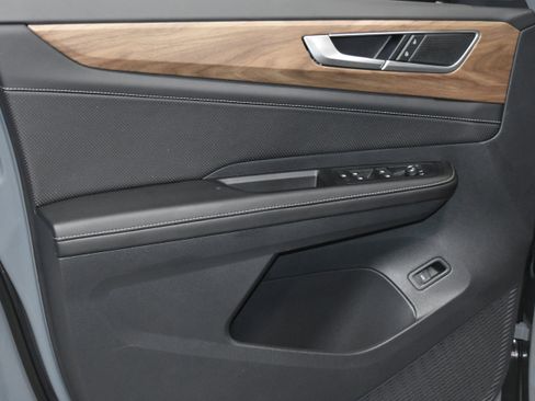 New 2026 Volkswagen Atlas SE image 3