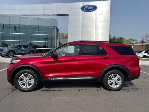 Certified 2023 Ford Explorer XLT w/ Equipment Group 202A AWD/4WD image 8