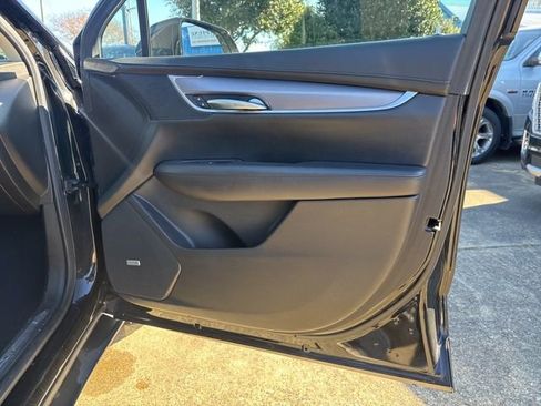 Used 2018 Cadillac XT5 Luxury w/ Driver Awareness Package AWD/4WD image 17