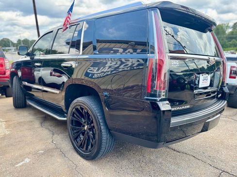 Used 2018 Cadillac Escalade Luxury RWD image 8