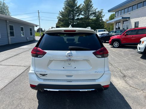 Used 2018 Nissan Rogue SV w/ Premium Package AWD/4WD image 4