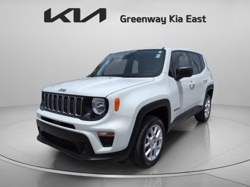 Used 2023 Jeep Renegade Latitude AWD/4WD image 10