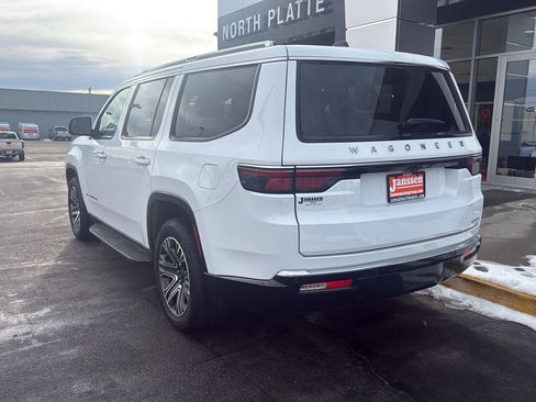 Used 2024 Jeep Wagoneer Series II image 2