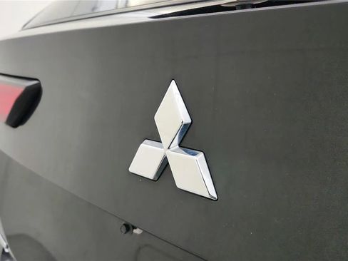 Used 2023 Mitsubishi Outlander ES AWD/4WD image 16