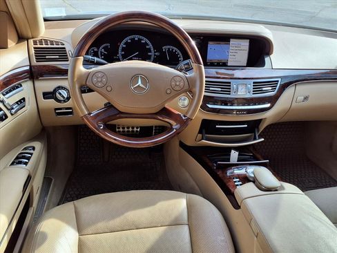Used 2011 Mercedes-Benz S 550 4MATIC image 2