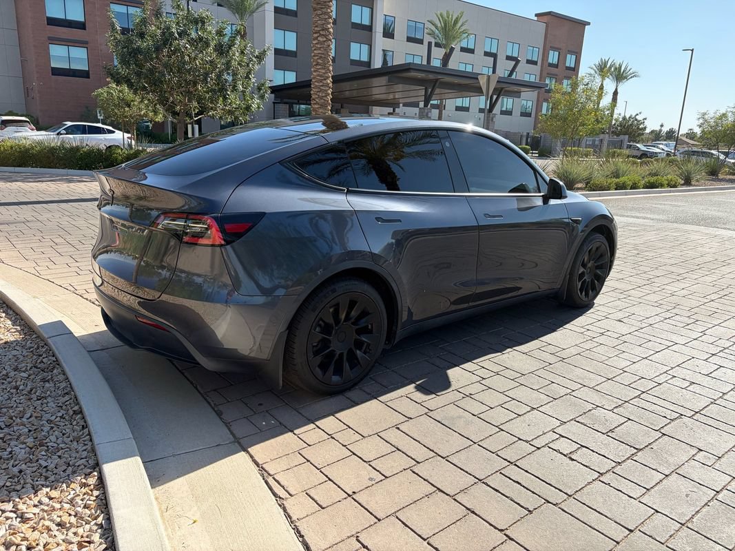 Used 2021 Tesla Model Y 2WD image 3