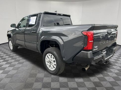 Used 2025 Toyota Tacoma SR w/ SR Upgrade Package AWD/4WD image 5