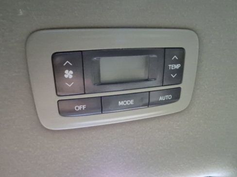 Used 2013 Toyota Sienna XLE image 25