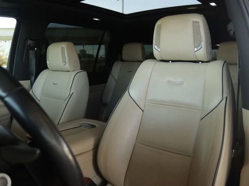 Certified 2022 Cadillac Escalade ESV Premium Luxury image 9