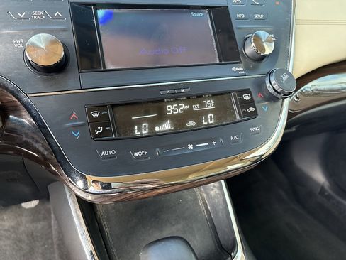Used 2013 Toyota Avalon XLE Touring FWD image 31