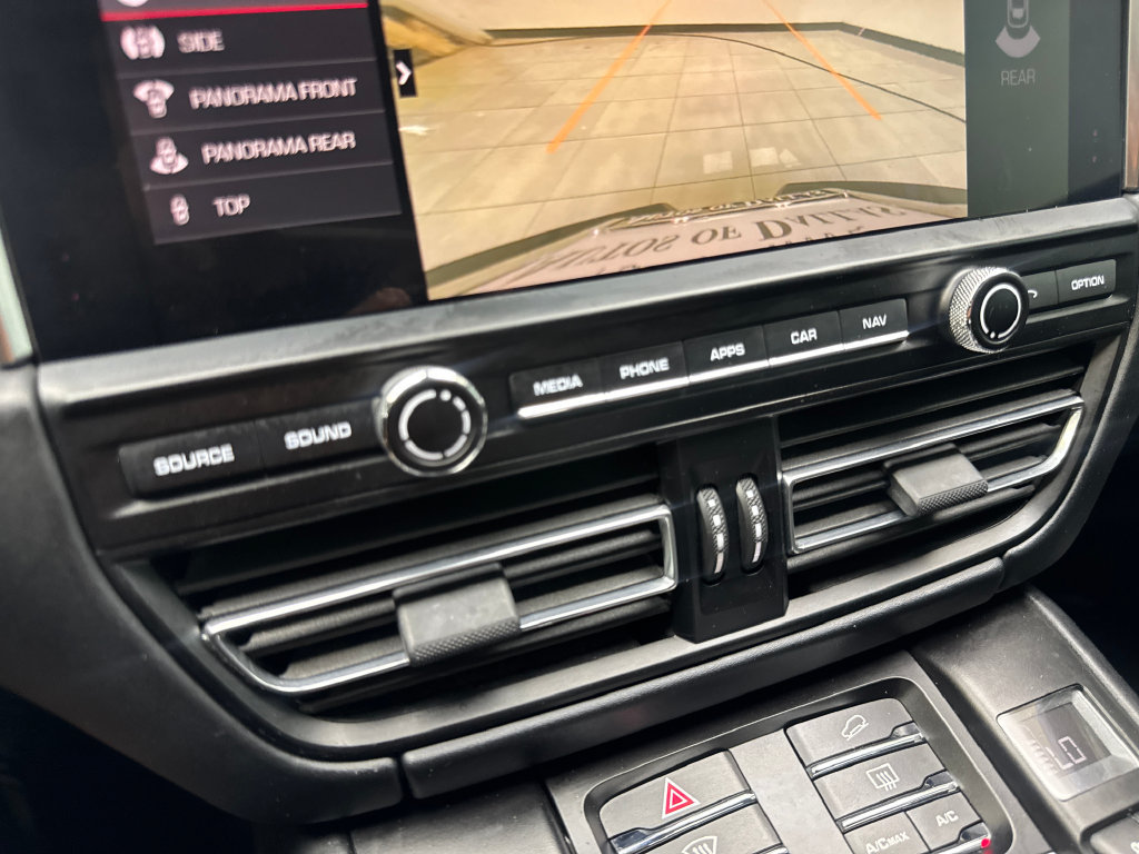 Used 2020 Porsche Macan Turbo AWD/4WD image 67