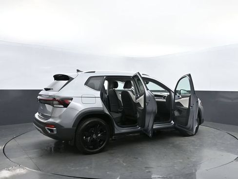 Used 2025 Volkswagen Taos SE FWD image 40