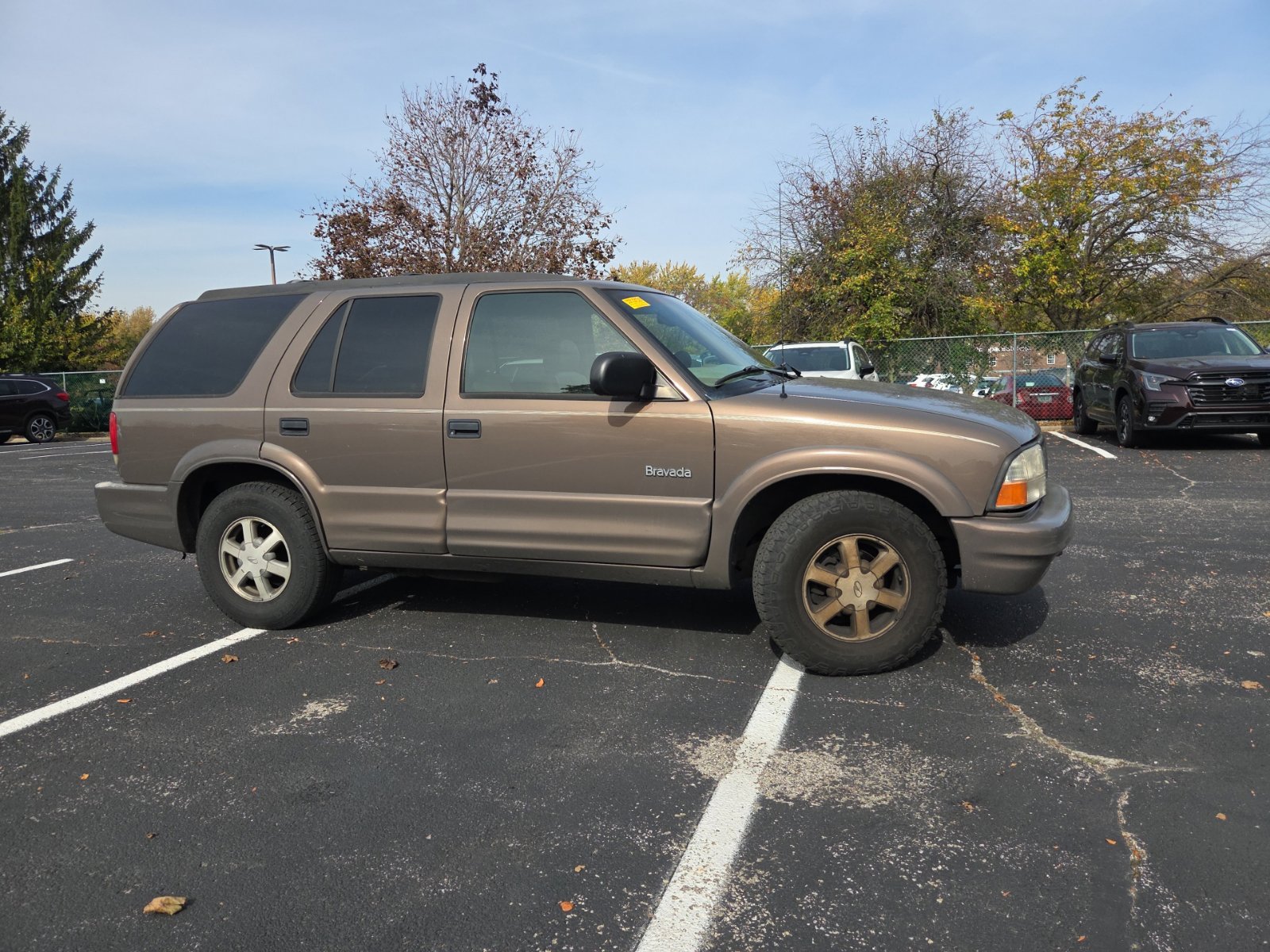 Used 1999 Oldsmobile Bravada AWD w/ Convenience Pkg I image 3