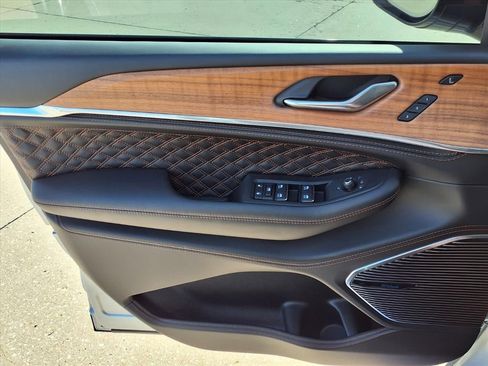 Certified 2025 Jeep Grand Cherokee Summit image 25