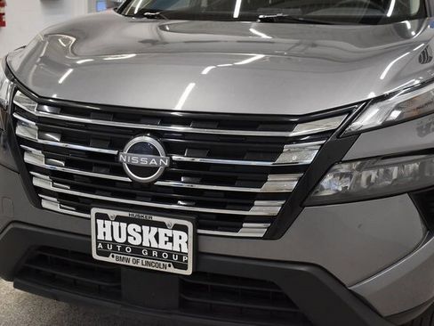 Used 2025 Nissan Rogue SV image 16