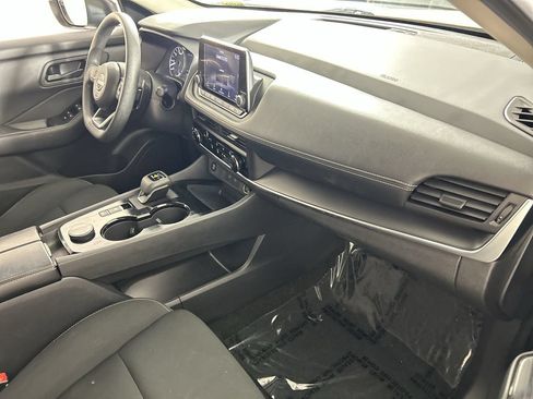 Used 2024 Nissan Rogue S AWD/4WD image 27