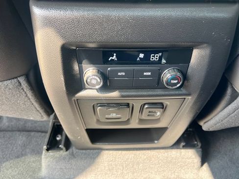 Used 2023 Chevrolet Traverse RS AWD/4WD image 21