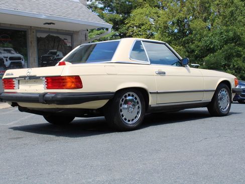 Used 1987 Mercedes-Benz 560 SL image 6