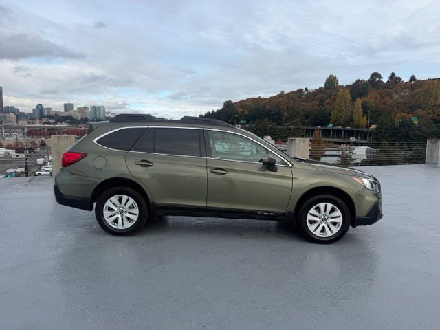 Used 2018 Subaru Outback 2.5i Premium AWD/4WD image 2