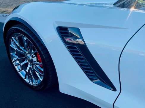 Used 2015 Chevrolet Corvette Z06 w/ 3LZ Preferred Equipment Group image 8