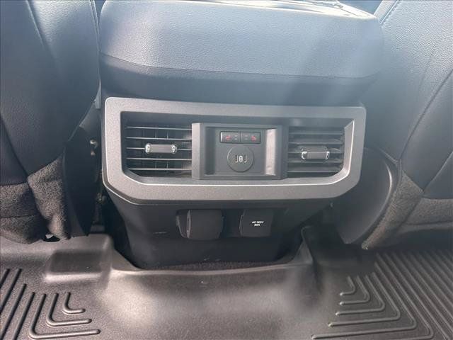 Used 2023 Ford F250 Lariat w/ Lariat Ultimate Package AWD/4WD image 24