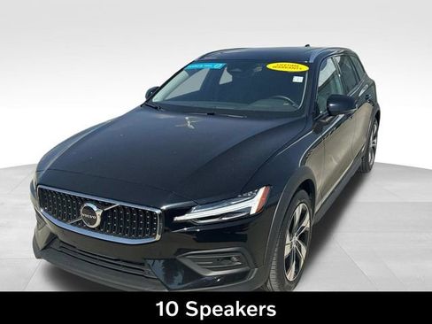 Used 2025 Volvo V60 B5 Cross Country Plus AWD/4WD image 4