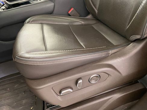 Used 2021 GMC Yukon Denali w/ Denali Premium Package image 12