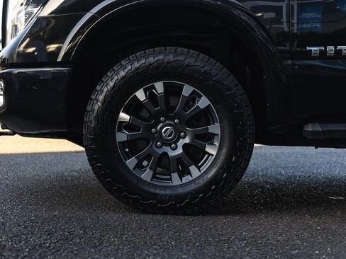 Used 2018 Nissan Titan PRO-4X image 15