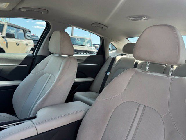 Used 2025 Hyundai Sonata SEL FWD image 23